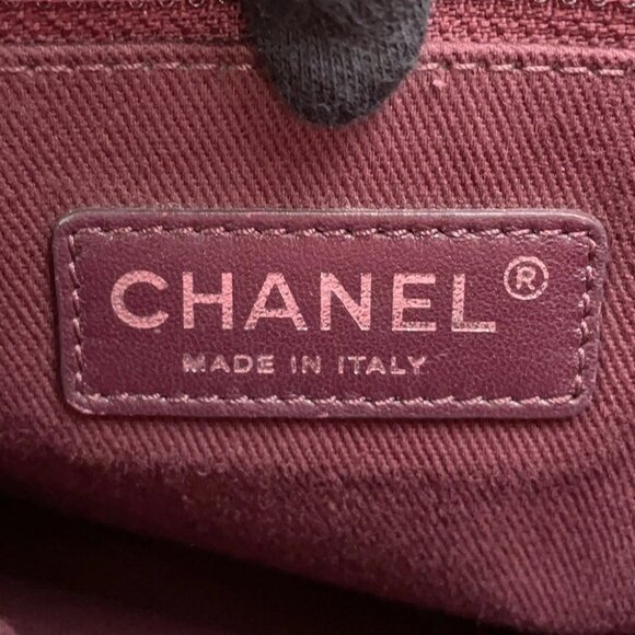 CHANEL CC Logo Embroidery Messenger Bag Suede / Leather Multicolor - Picture 16 of 16